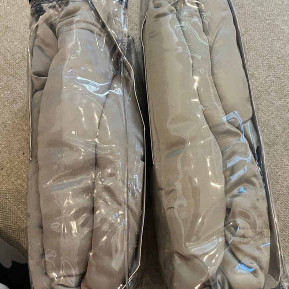 Donna Karan 100% quilted Silk Standard/Queen SILVER sham - Picture 16 of 16